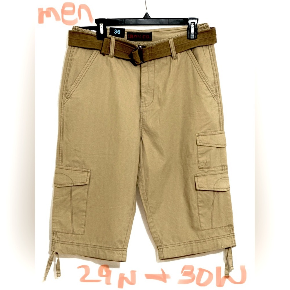 MENS TAN CARGÓ SHORTS. HITS BELOW THE KNEES & HAS POCKETS